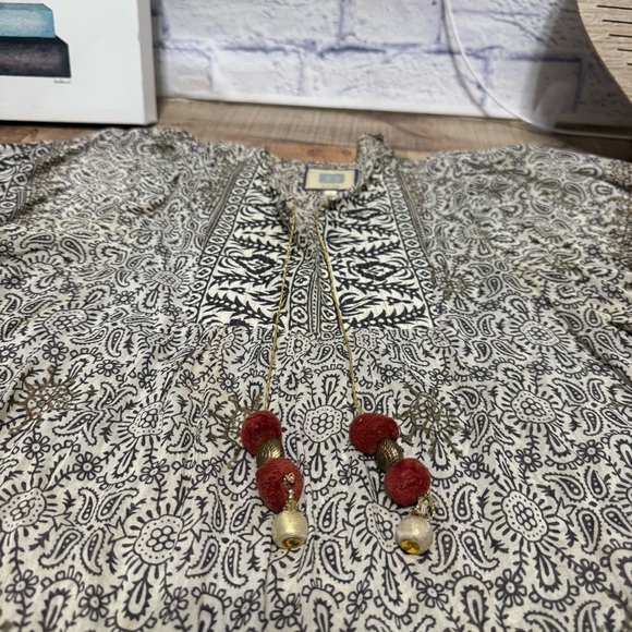 Bell silk boho print with gold chain tassel tie
Bell by Alicia Bell
Silk/cotton - Picture 8 of 9